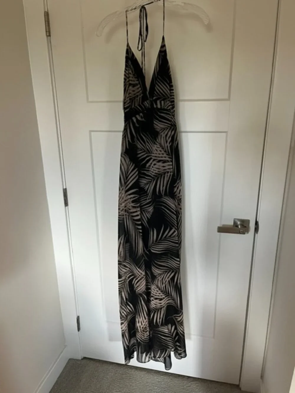 black sequin dress with long sleeves Sleeve Maxi – InTheStyle Catie Duration:10 days Divided by H&M Black